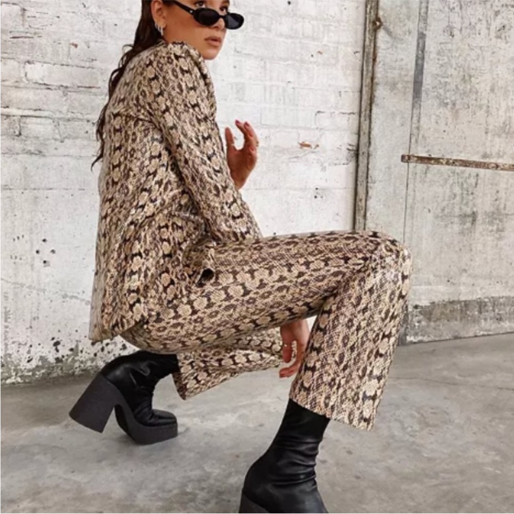 Danielle Bernstein Suit 2 pc Set Blazer and Pants Faux Snakeskin XS/00